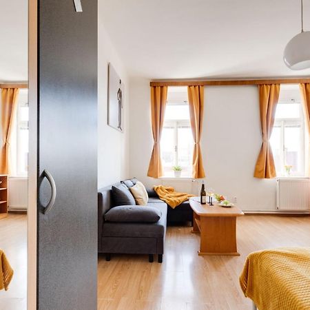 Sunshine Apartment Near The City Center Prag Exteriör bild