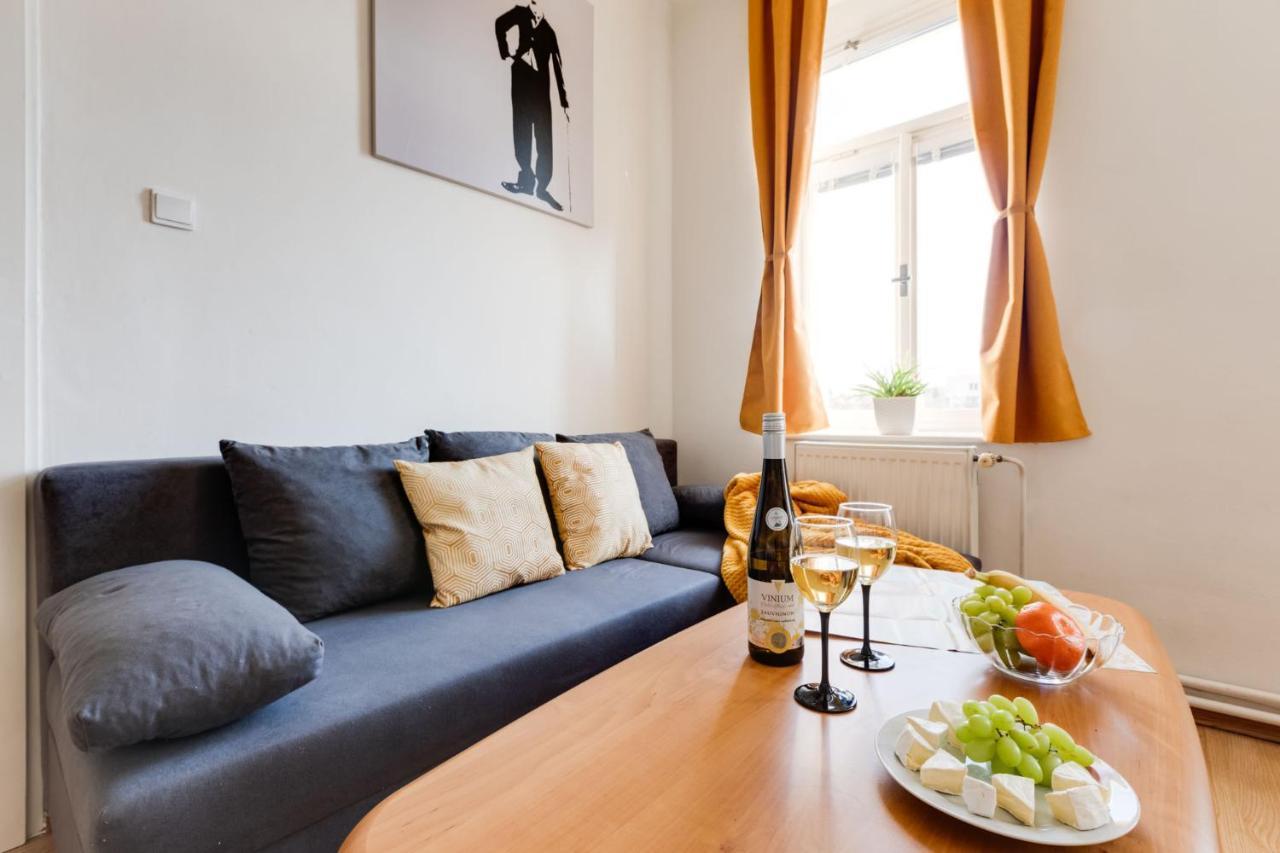 Sunshine Apartment Near The City Center Prag Exteriör bild