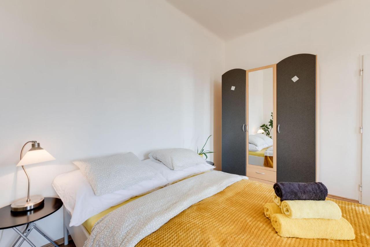 Sunshine Apartment Near The City Center Prag Exteriör bild