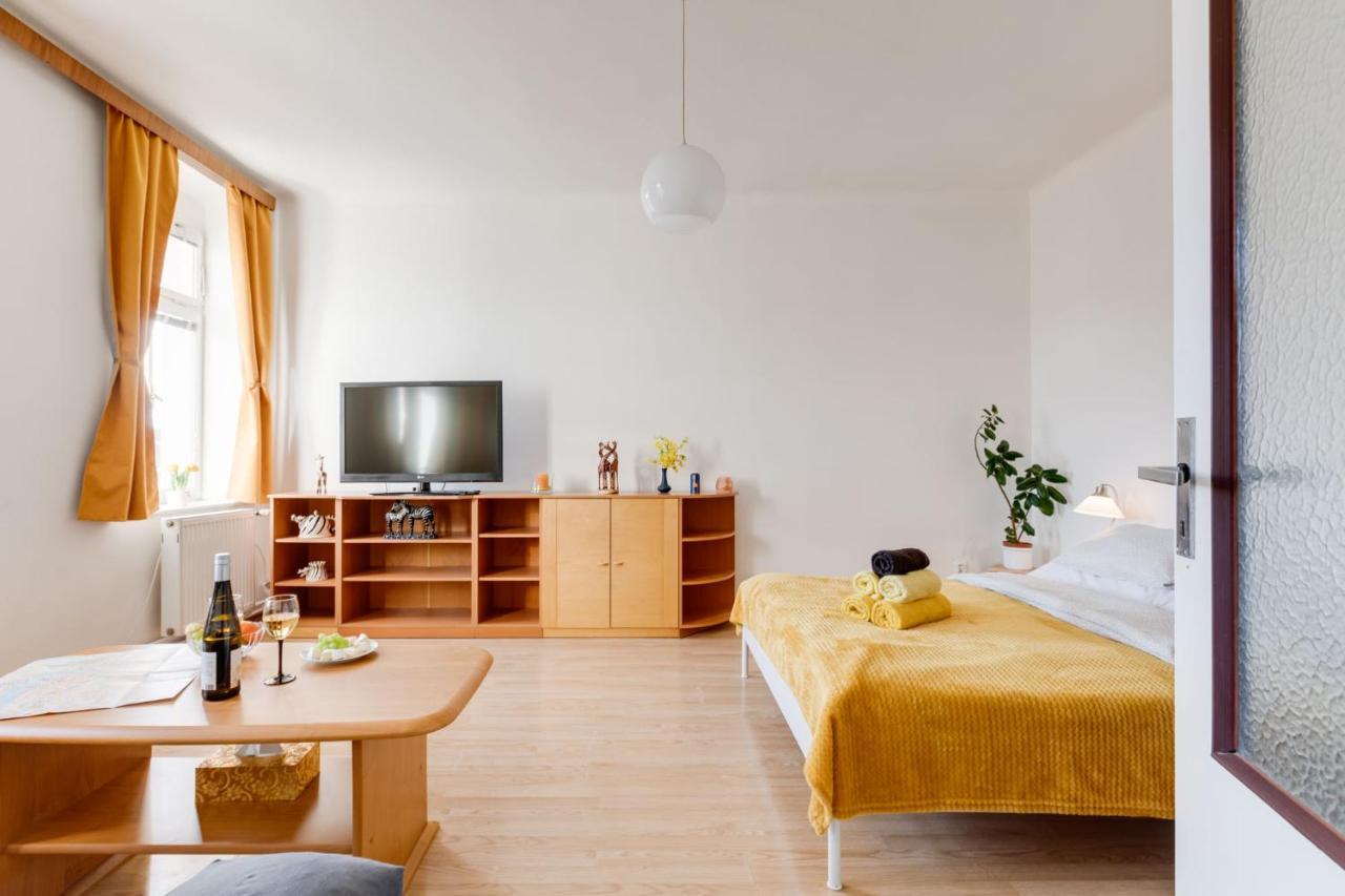 Sunshine Apartment Near The City Center Prag Exteriör bild