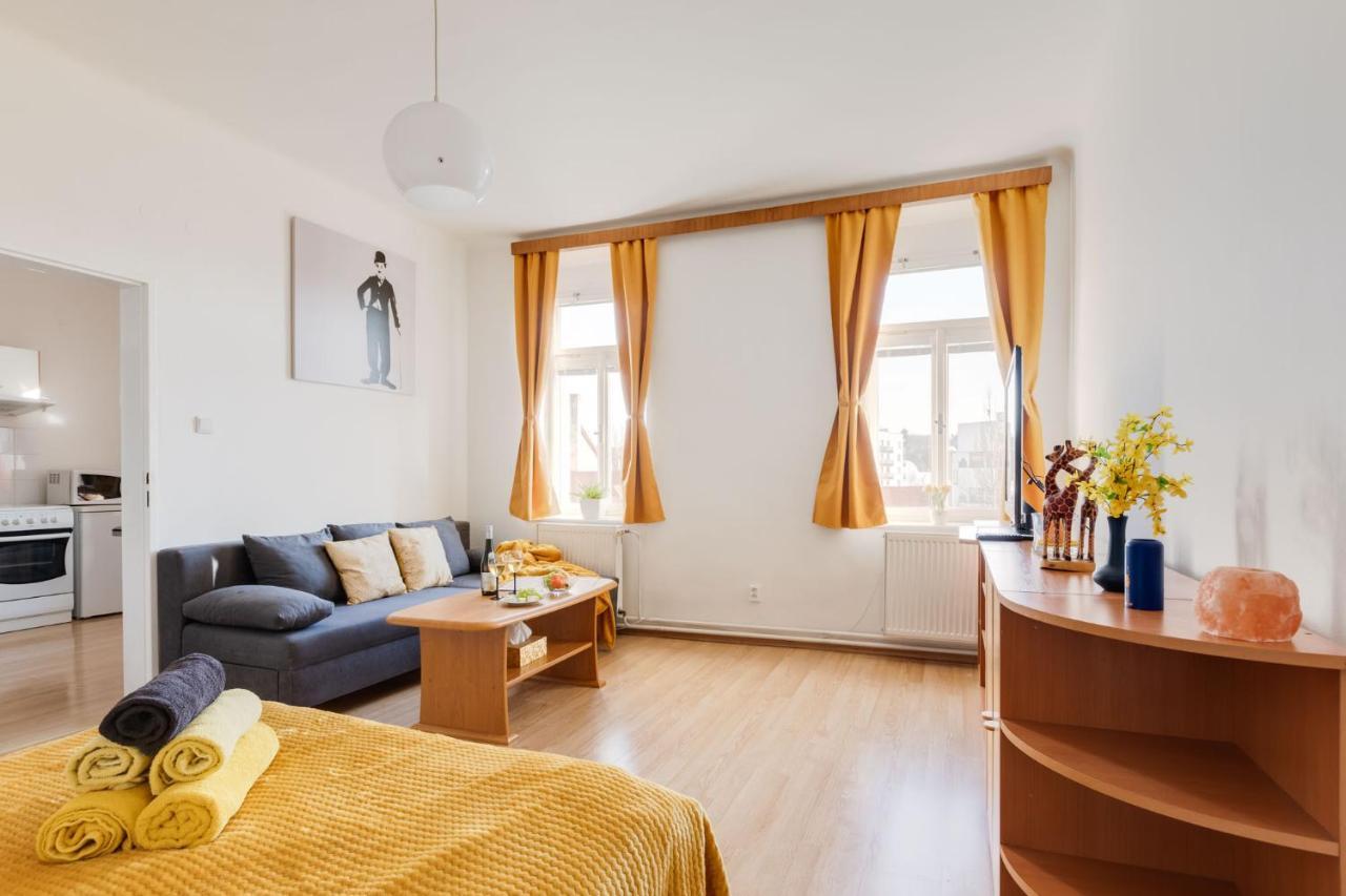 Sunshine Apartment Near The City Center Prag Exteriör bild