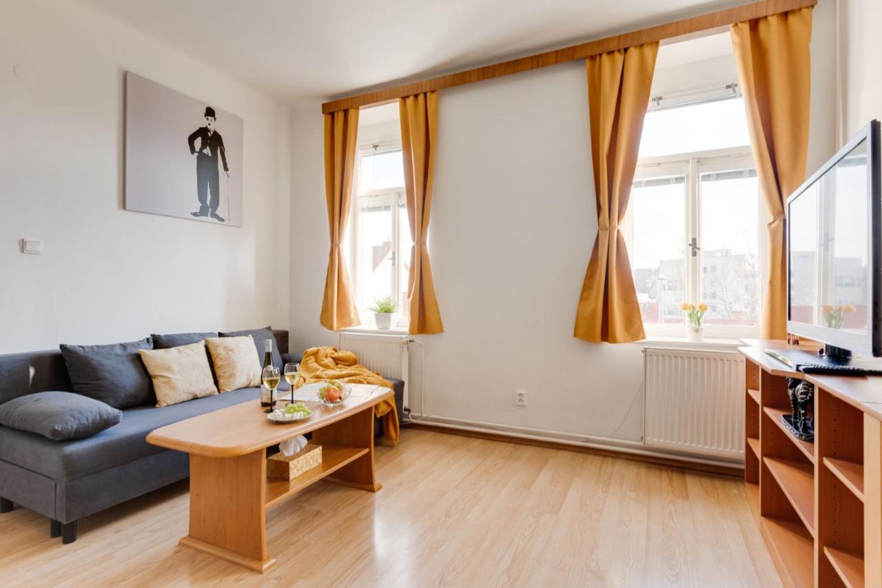Sunshine Apartment Near The City Center Prag Exteriör bild
