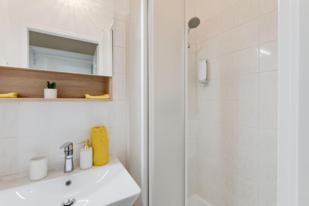 Sunshine Apartment Near The City Center Prag Exteriör bild