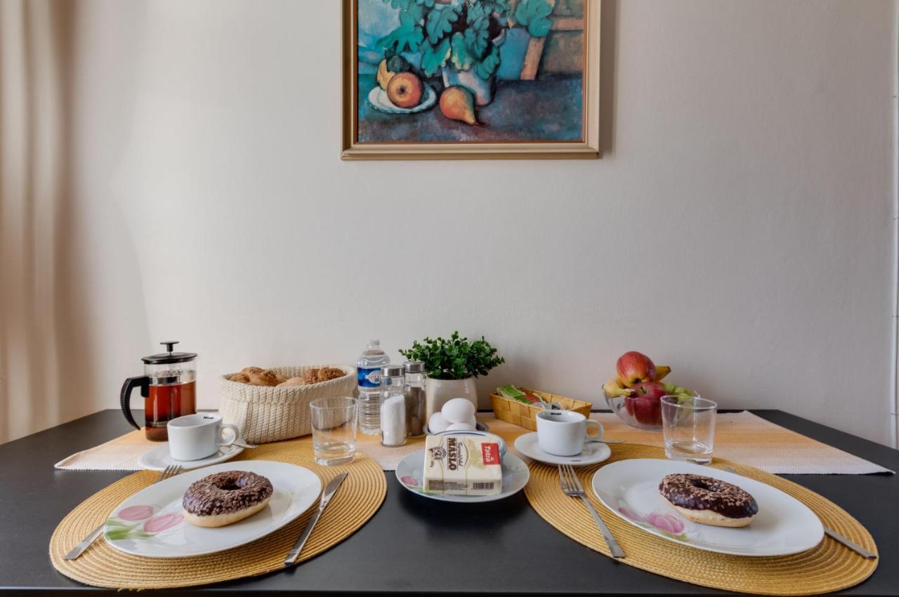 Sunshine Apartment Near The City Center Prag Exteriör bild