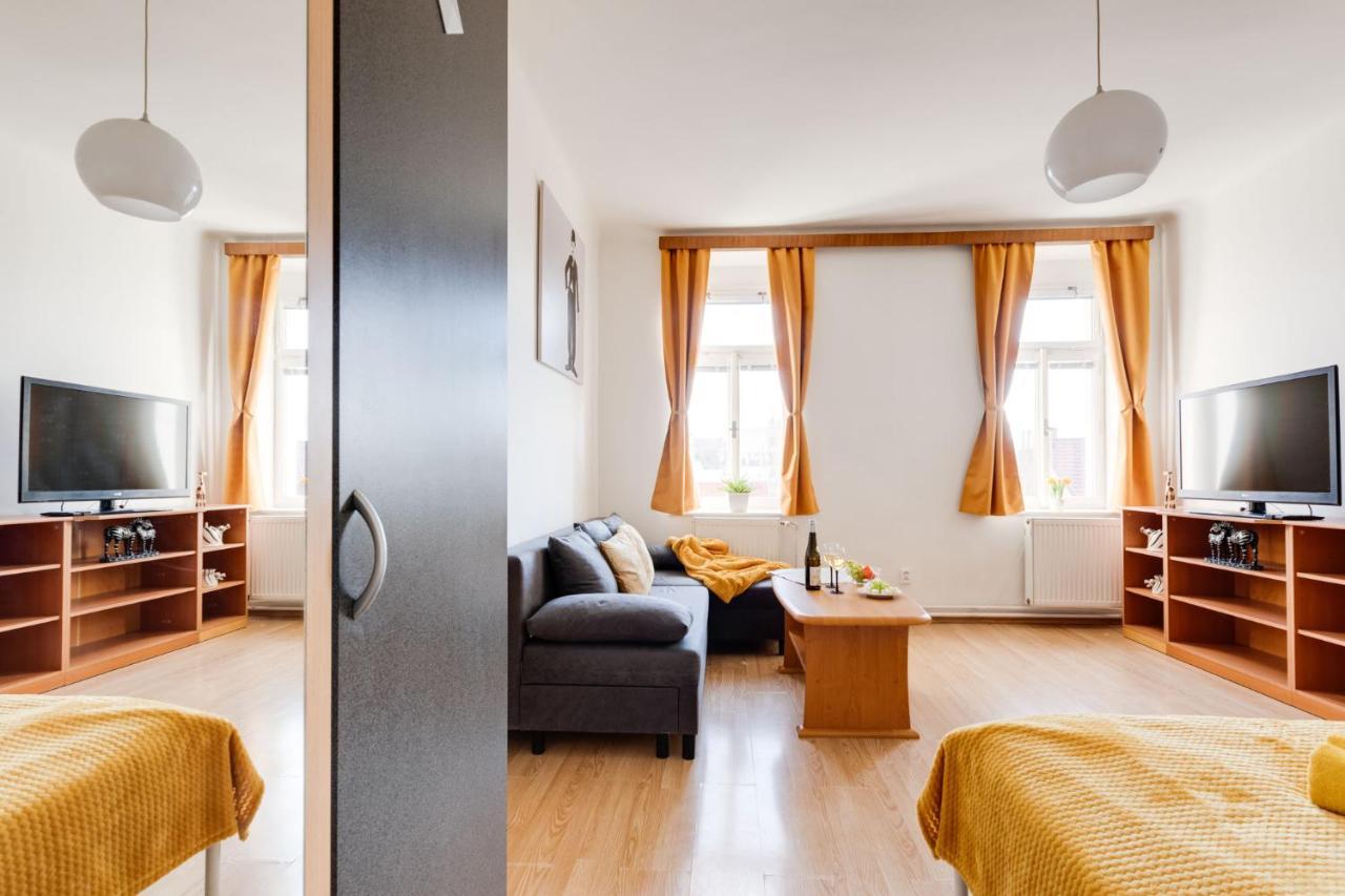 Sunshine Apartment Near The City Center Prag Exteriör bild
