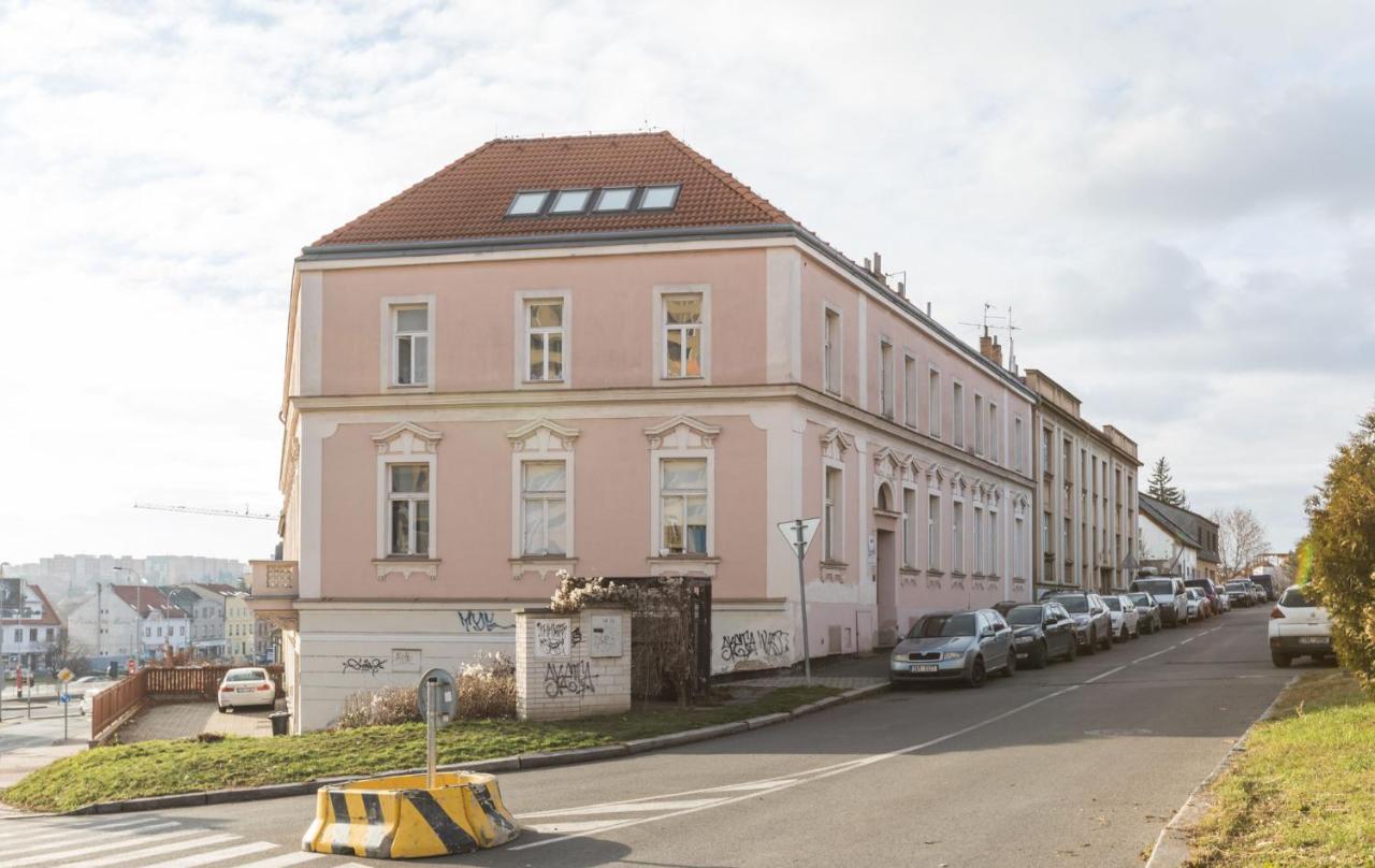 Sunshine Apartment Near The City Center Prag Exteriör bild