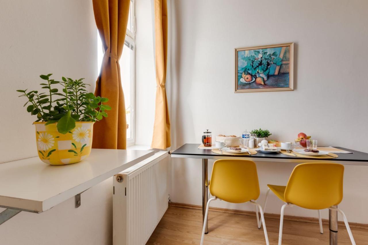 Sunshine Apartment Near The City Center Prag Exteriör bild