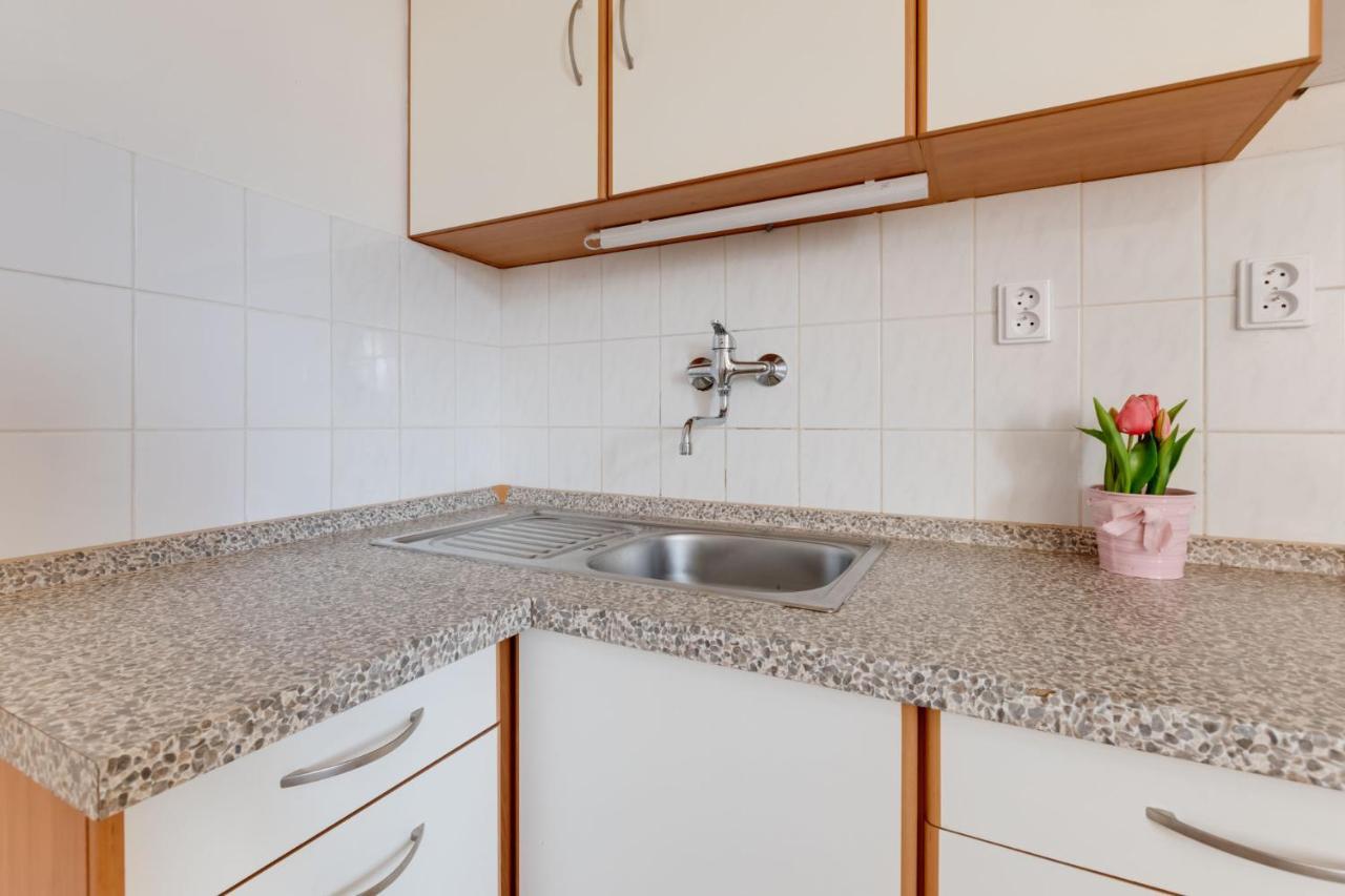 Sunshine Apartment Near The City Center Prag Exteriör bild