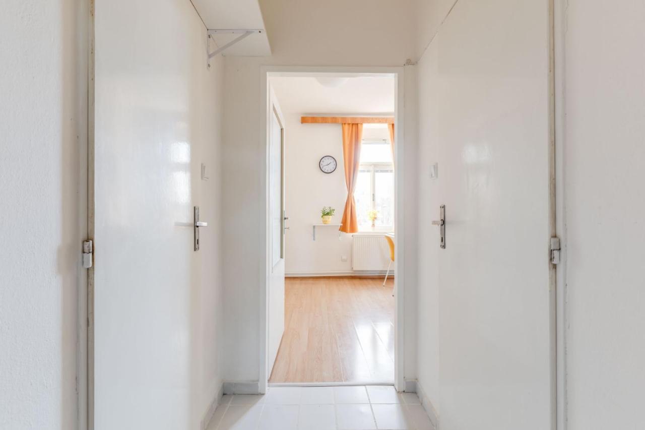 Sunshine Apartment Near The City Center Prag Exteriör bild