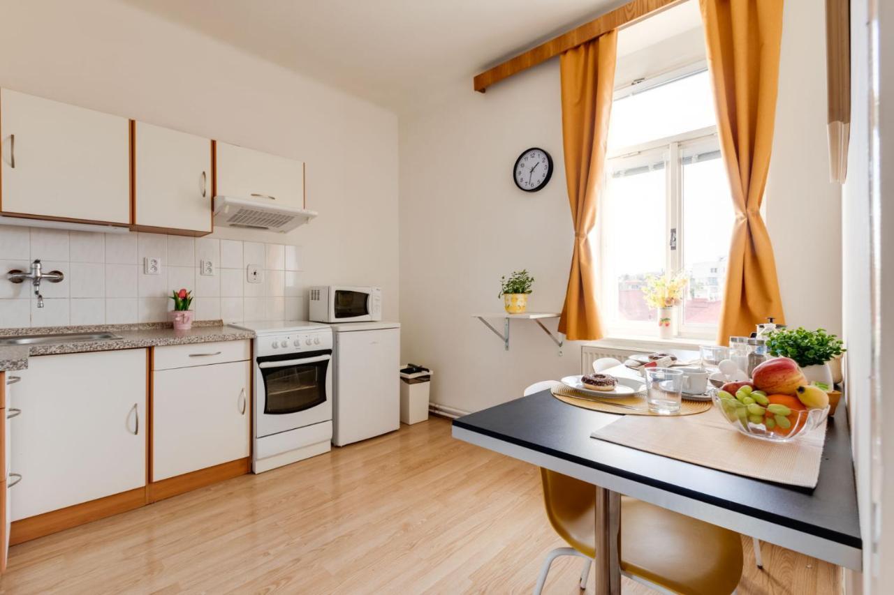 Sunshine Apartment Near The City Center Prag Exteriör bild
