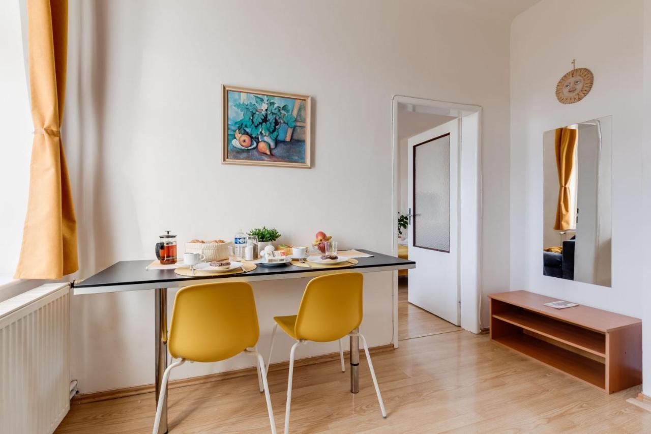 Sunshine Apartment Near The City Center Prag Exteriör bild