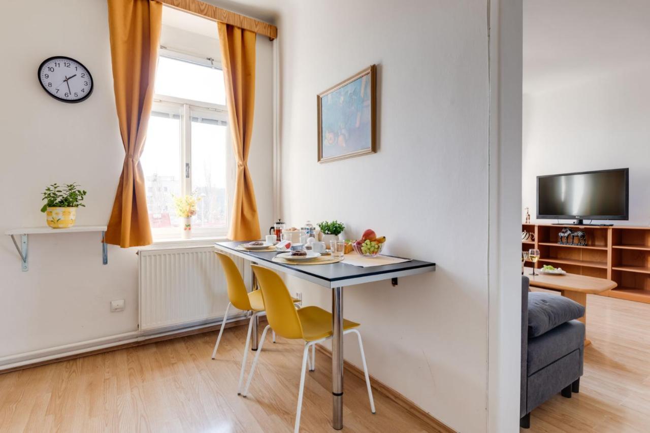 Sunshine Apartment Near The City Center Prag Exteriör bild