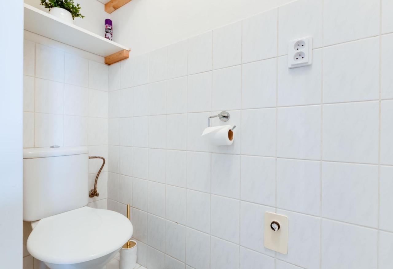 Sunshine Apartment Near The City Center Prag Exteriör bild